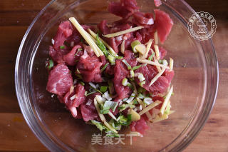 粉蒸牛肉的做法步骤：3