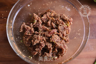 粉蒸牛肉的做法步骤：6