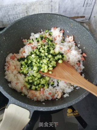 鸡蛋北极虾炒米的做法步骤：7
