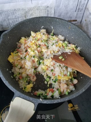 鸡蛋北极虾炒米的做法步骤：8