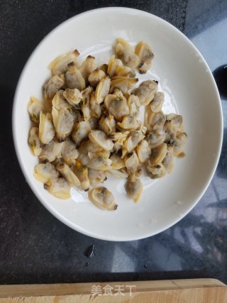 土豆条炒蛤蜊肉的做法步骤：2