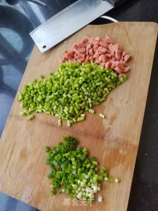 葱香蛤蜊肉蒜苔炒米的做法步骤：1