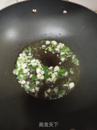 鸡肉丁炒黄瓜的做法步骤：2