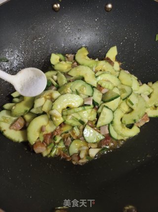 鸡肉丁炒黄瓜的做法步骤：5