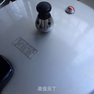 玉米萝卜大骨汤的做法步骤：6
