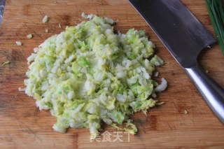 翡翠柳叶饺子的做法步骤：2
