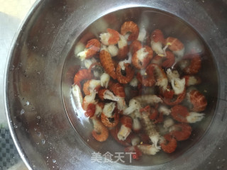 麻辣小龙虾尾的做法步骤：1