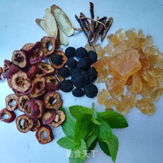夏日解暑酸梅汤的做法步骤：1
