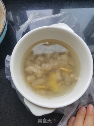 “懒人餐”香菇牛肉咖喱饭的做法步骤：1