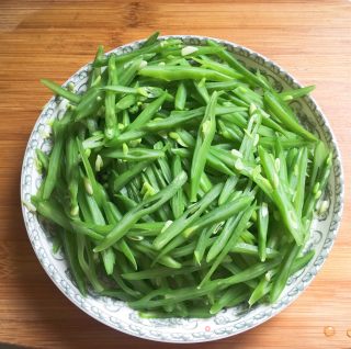 肉丝炒芸豆的做法步骤：3