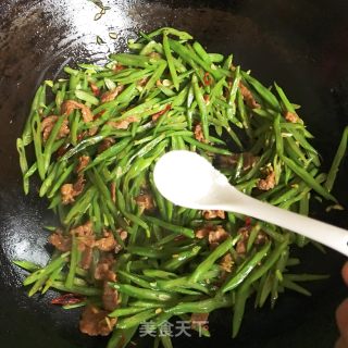 肉丝炒芸豆的做法步骤：7