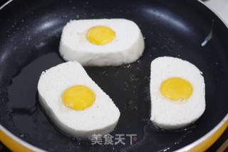 馒头鸡蛋黄片的做法步骤：3