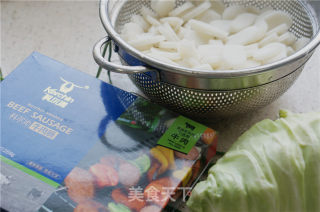 牛肉肠鸡蛋汤年糕的做法步骤：1