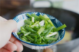 牛肉肠鸡蛋汤年糕的做法步骤：9