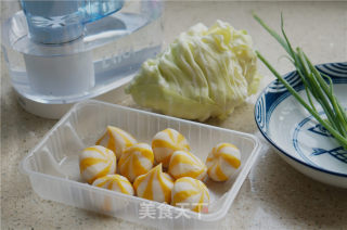 鱼籽丸白菜汤的做法步骤：1