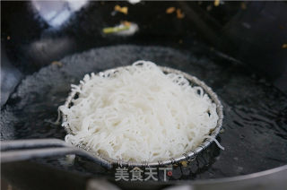 鸡蛋酱汁拌粉的做法步骤：7