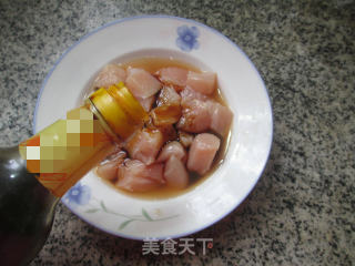 青椒茭白炒鸡胸肉的做法步骤：3