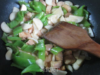 青椒茭白炒鸡胸肉的做法步骤：15