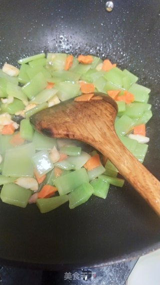 鸡腿肉炒窝笋的做法步骤：3