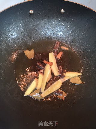 土豆炖牛腩的做法步骤：2