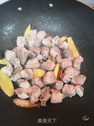 土豆炖牛腩的做法步骤：3