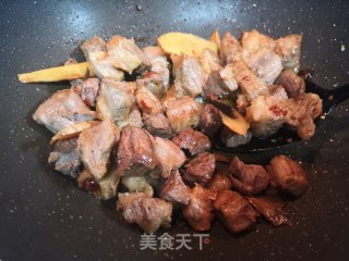 土豆炖牛腩的做法步骤：4