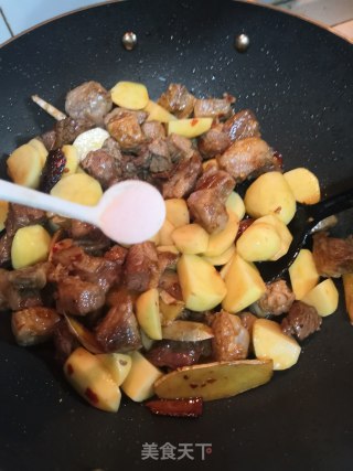 土豆炖牛腩的做法步骤：6