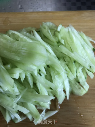 炸酱面的做法步骤：1