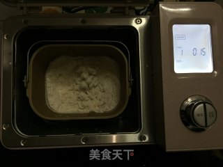 豆沙花朵面包的做法步骤：2