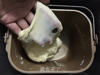 豆沙花朵面包的做法步骤：3