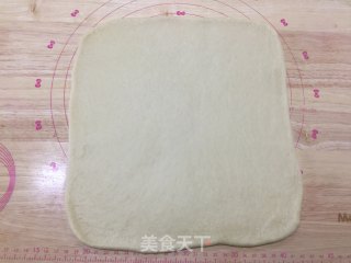 豆沙花朵面包的做法步骤：8