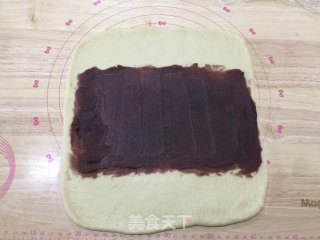 豆沙花朵面包的做法步骤：9