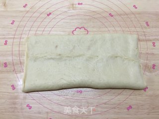 豆沙花朵面包的做法步骤：10