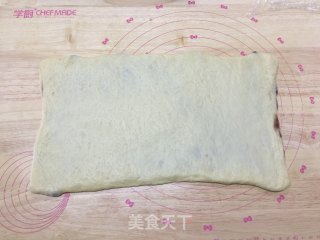豆沙花朵面包的做法步骤：11