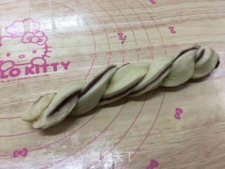豆沙花朵面包的做法步骤：14