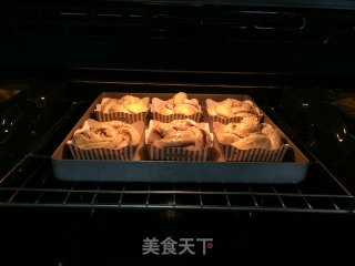 豆沙花朵面包的做法步骤：18
