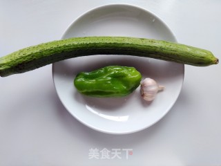 蒜蓉丝瓜的做法步骤：1