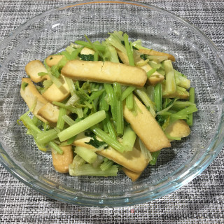 香芹炒豆干的做法步骤：6