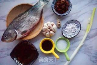 豆瓣鲫鱼的做法步骤：1