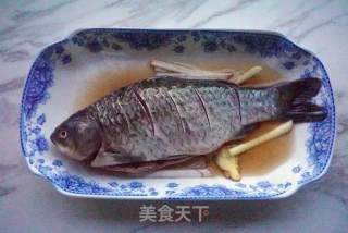 豆瓣鲫鱼的做法步骤：2
