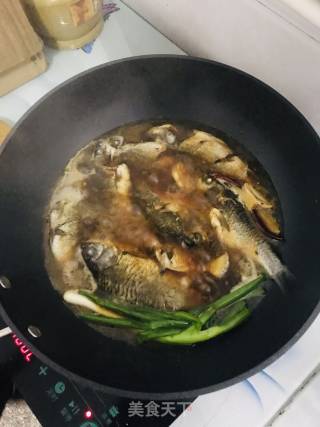 红烧小鲫鱼的做法步骤：4