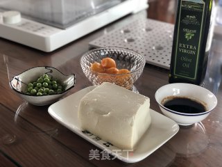 蟹黄豆腐的做法步骤：1