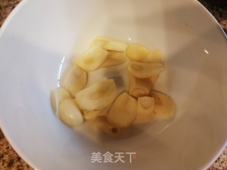 牛肉虾仁蔬菜面的做法步骤：2