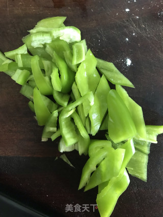 焖茄子的做法步骤：1