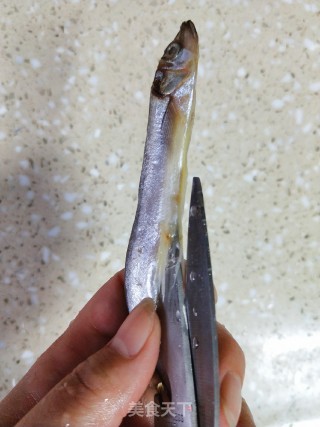 香煎多春鱼的做法步骤：4
