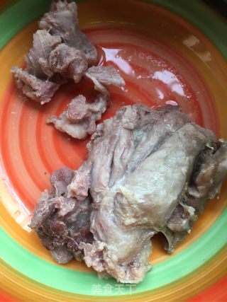 枸杞羊肉酸辣汤面的做法步骤：2
