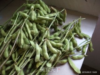 五香毛豆的做法步骤：1