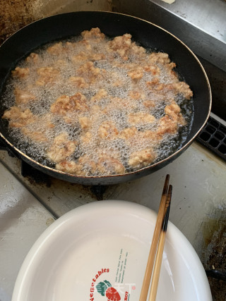 锅包肉的做法步骤：1