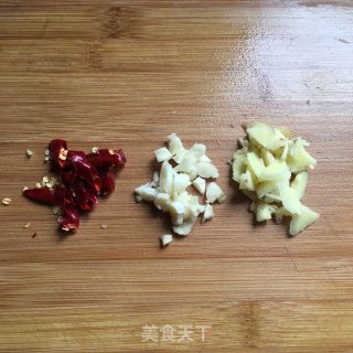 鸡翅根焖香菇的做法步骤：3