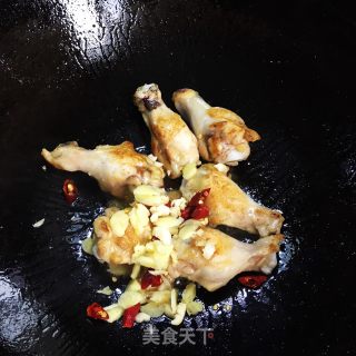 鸡翅根焖香菇的做法步骤：5